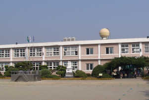 남성초등학교 솔빛 도서관 개관 및 알뜰 바자회 열려