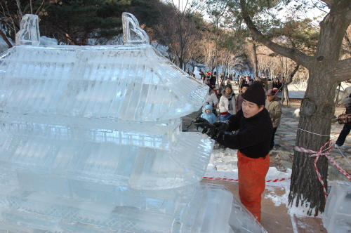 “황금돼지? 얼음돼지 보러 오세요” 주말맞은 비슬산 얼..