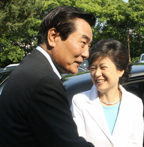 ‘李-朴-昌’ 3자 대결양상 풀릴까? 박 전 대표의 입..