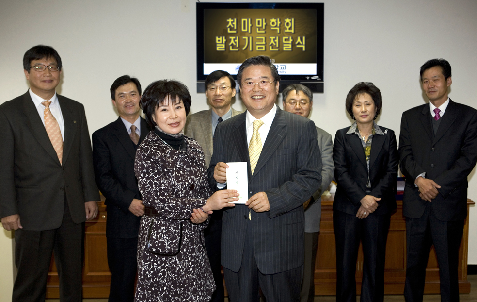 영남대 만학도 각별한 내리사랑천마만학회 장학기금 500..