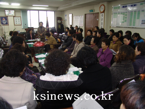 바르게살기운동 사랑의 봉사회 월례회 독거노인 떡국 대접..