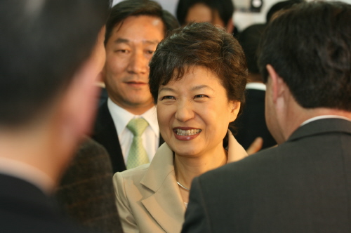 국민 심판… “받아들여!”선별 입당 중지 및 친박 통일..