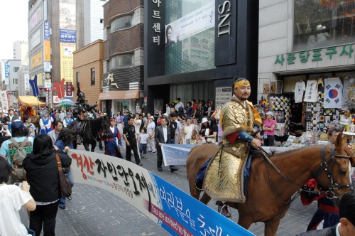 [영상 뉴스] 자인단오제 서울 인사동 호장굿 공연 