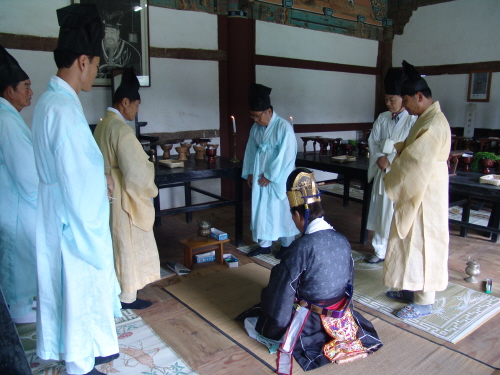 ‘조상들의 유교정신을 기리며!’ 경산·자인향교 추기 석..