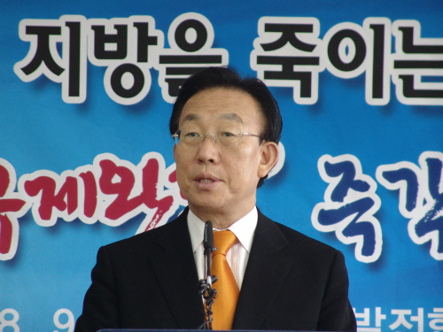 수도권규제완화 ‘눈 가리고 아웅’ 김관용 도지사, 기자..