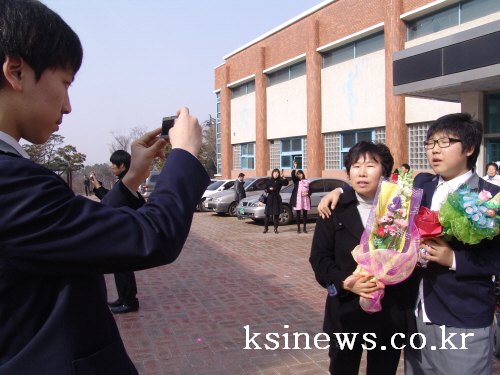 졸업을 축하합니다!12일부터 관내 초·중·고교 졸업식 ..