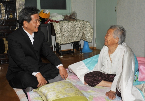 최병국 시장, 장수노인가정 방문 “장수의 가장 큰 비결..