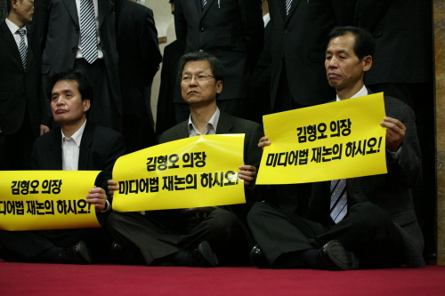 민주당 의원들 강제 퇴거는 오해! [12월 3일 국회소..