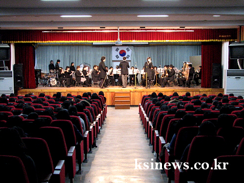 수능 스트레스 “콘서트로 날린다!” 경산관악단, 수험생..