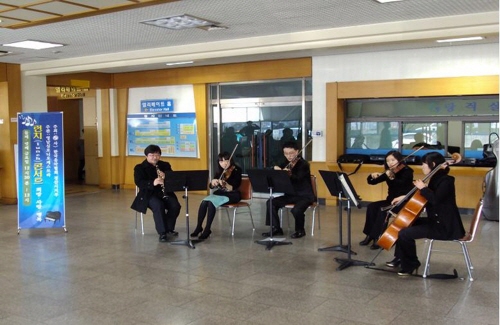 시청 로비에 울리는 ‘음악의 향연’ 경산음악협회, 시청..