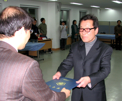 와촌농협 조합장, 우정동 씨 당선! 60% 득표율.....