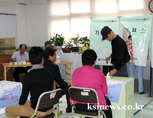 6·2지방선거 투표 일제히 실시! 4시 현재 투표율 4..