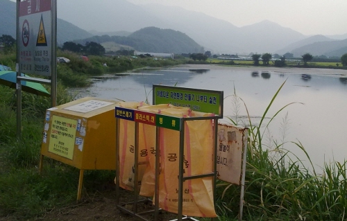 남산면, 저수지에 쓰레기 분리수거대~ 낚시인 쓰레기 불..