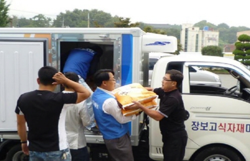 개업 선물로 받은 ‘쌀’, 어려운 이웃에~ 장보고 식자..