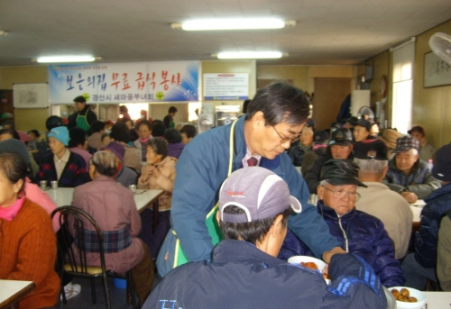 압량면사무소, 무료급식 봉사 전개  새마을부녀회와 함께..