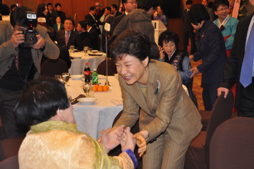 박근혜, 새해 첫 공식일정 TK방문 대권 행보에 많은 ..