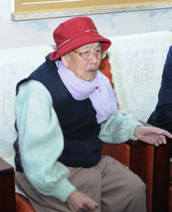 70대 할머니, 대가대에 전 재산 기부  30년간 그릇..