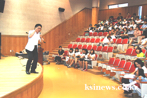 ‘독도가수 서희’ 경산에서 콘서트 경산교육지원청에서 노..