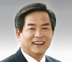 최 시장 15시간 검찰 조사 후 귀가 대부분 혐의 부인..