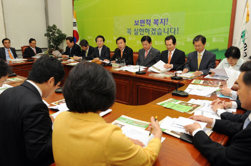 한나라, 정치권 자성하면 여론 달라져 민주당, 겸허한 ..