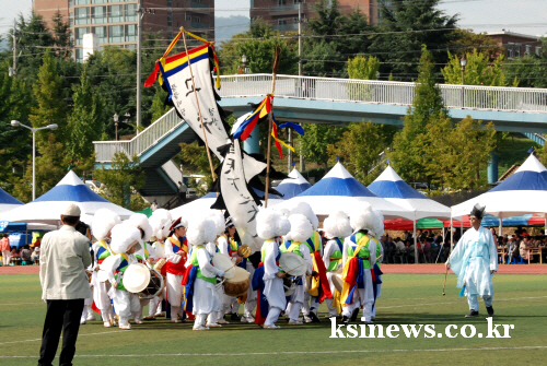 경산 어르신 6천여명 모여 ‘친목도모’ 제6회 경산시 ..
