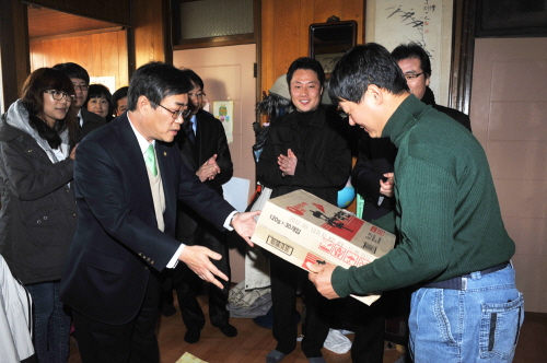 경산시 기획·예산실, ‘사랑나눔 실천’ 직원 성금으로 ..