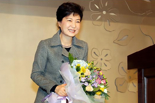 “국민만 보고 가겠습니다!” 한나라당 전국위, 박근혜 ..