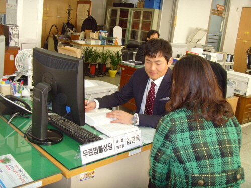 자인 출신 사법연수생 무료 법률상담 김경목 씨 지역주민..