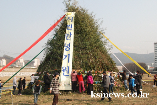 달집 태우며 ‘임진년 소망 기원’ 진량 봉회1리·남천 ..