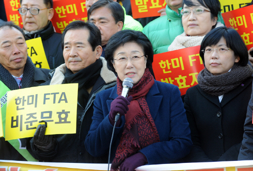 야권, 한미 FTA 발효 중단 서한 전달  민주통합당,..