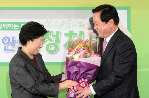 김두관 경남지사, 민주통합당 입당 “민주진보 진영의 승..