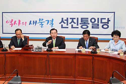 “민주, 부정세력 국회진출 사과해야” 선진통일당 이인제..