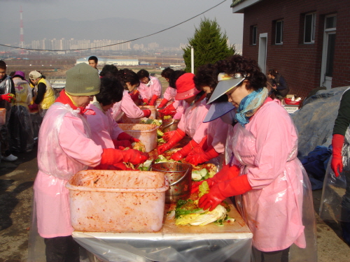 장애인시설 사랑의 김장 담그기 봉사 경산여협, 대동시온..