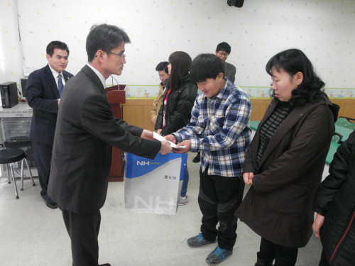 경산농협상조회 이웃사랑 실천 드림스타트센터에 장학기금과..