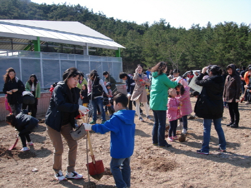 ‘꿈나무 심기’  참여 다자녀가족 모집 경산시, 제68..