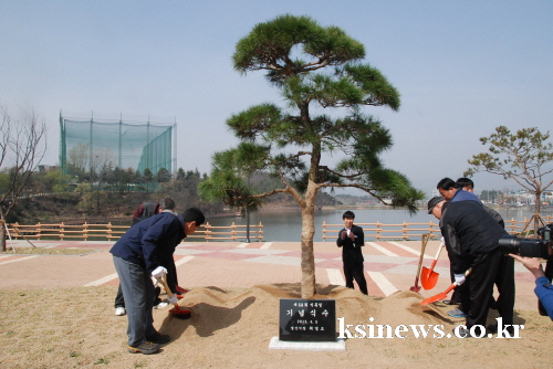경산시, 제68회 식목일 기념식수 진량근린공원에 소나무..
