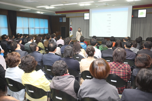 ‘지방의 국제화 순회강연’ 경산시에서~ 시청 공직자 2..