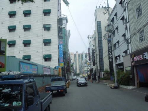 옥산2지구 모텔단지 불법간판 정비 주민 민원 제기 선정..