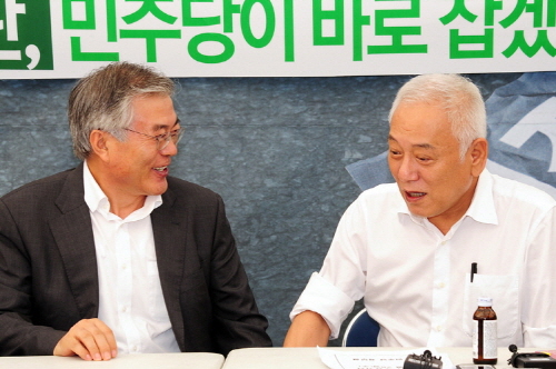 김한길-문재인 “당 힘 하나로!” 문 의원 서울광장 찾..