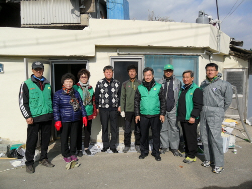 남산면새마을회 ‘행복한 보금자리’ 봉사 영세가구 노후시..