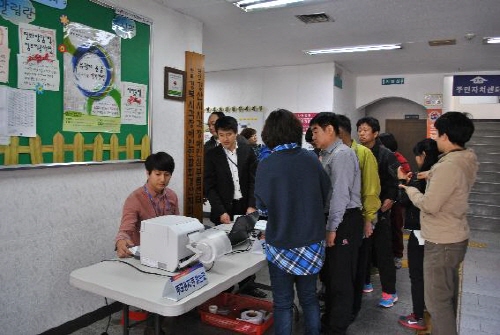 경산 장애인유권자 ‘모의투표 체험’ 투표절차 미숙한 장..