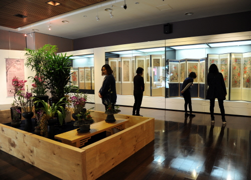 시립박물관 ‘천자만홍(千紫萬紅)展’ 조선 후기 화조도(..