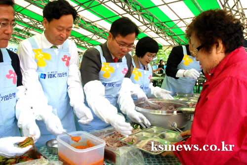 기업은행 경산에 ‘사랑의 밥차’ 기증 매주 지역 순회하..