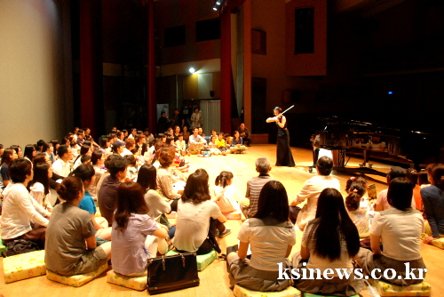 객석·무대 없는 ‘하우스콘서트’ 매료 시민회관 ‘문화가..