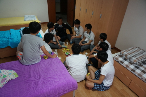 학교폭력 예방 위해 기숙사 사감 체험 경산署 학교전담경..