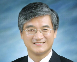 홍덕률 대구대 총장 이사회 인준 첫 직전제 연임 총장...