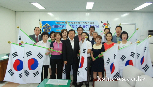 탈북민들에 나라사랑 ‘태극기’ 전달 민주평통 경산시協,..