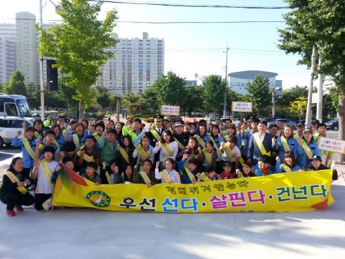 경산녹색어머니회, 교통안전캠페인 진량초 앞에서 경산시·..