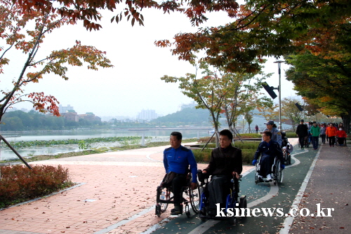“남매지 걸으며 장애편견 극복한다!” 경산시장애인복지관..
