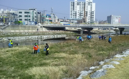 봄맞이 남천강변 민간합동 환경정화활동 유관단체 회원 5..